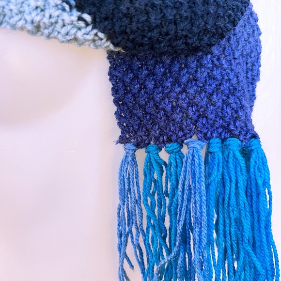 'Into the Deep Blue Sea' fringed scarf in moss stitch - hand knit, new. - Picture 3 of 8